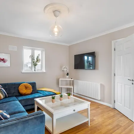 E1 Station House, * Clifden