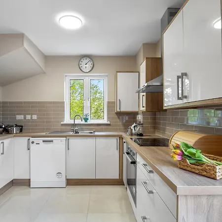 E1 Station House, Clifden