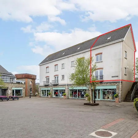 E1 Station House, * Clifden