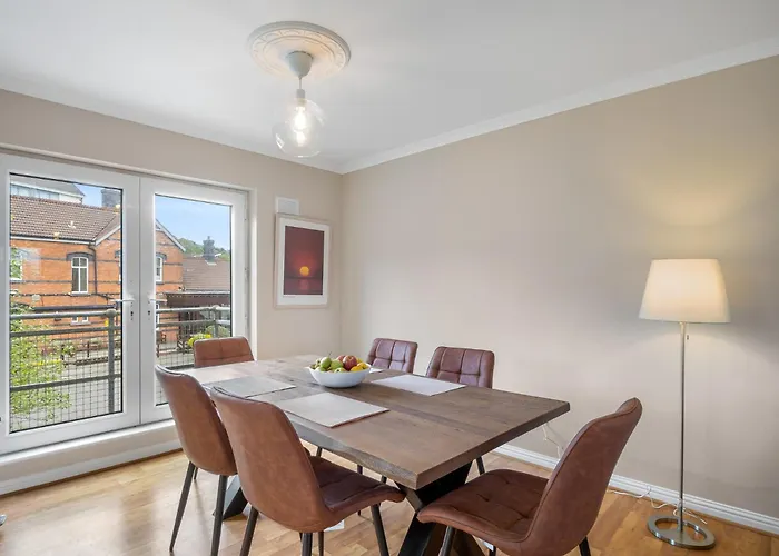 E1 Station House, Клифден