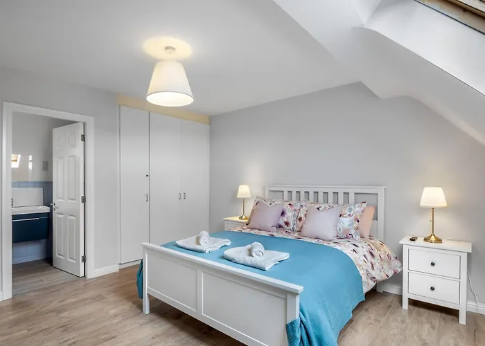 E1 Station House, Nyaraló