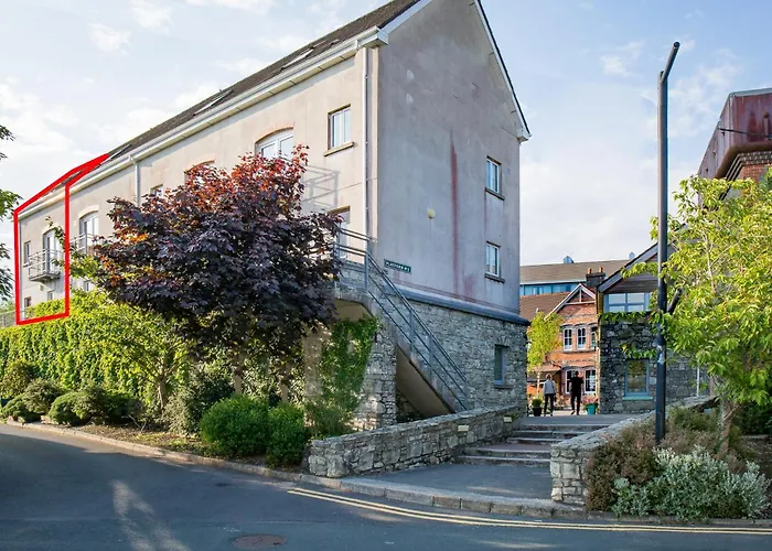 E1 Station House, Nyaraló Clifden